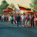 AJALOOLISED FOTOD: Leedus kogunes Balti ketti suisa 450 000 inimest