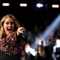 VIDEO: Valus ämber! Ropu suuga Adele'i Grammy gala esinemine läks rappa