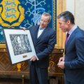President Ilves kinkis Rasmussenile Arraku taiese „Võitlus“ ja rõhutas, et NATO kohalolek peab olema sõjaliselt usutav