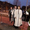 FOTOD ja VIDEO: Vaata, kuidas Eesti presidendipaar uhketes setu rahvarõivastes vabariigi aastapäeva vastuvõtule saabus