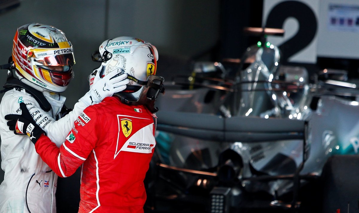 Hamilton õnnitleb Vettelit