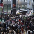 ФОТО: Президент Франции Макрон призвал забастовщиков к рождественскому миру