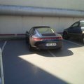LUGEJA FOTO: Porsche omanik parkis oma sõiduriista tõelisele "parkimisgeeniusele" iseloomulikult