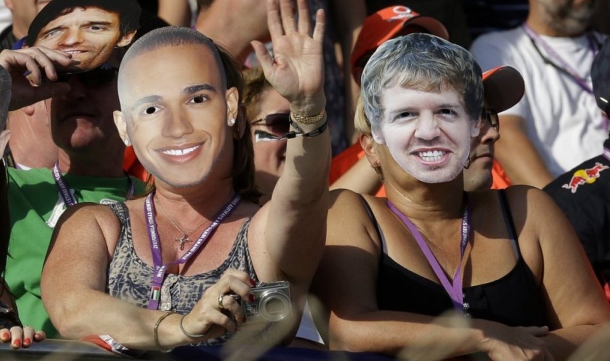 Pealtvaatajad kannavad Hamiltoni ja Vetteli maske