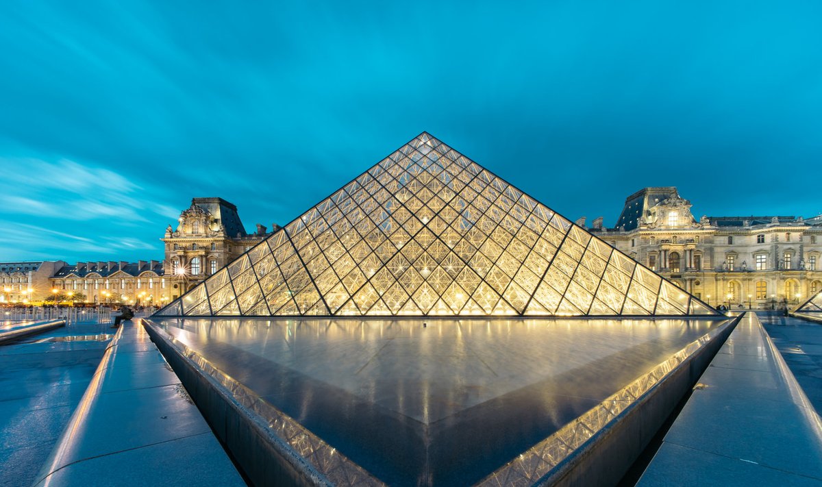 Louvre`i püramiid on klaasist ja metallist püramiid, mis asub Pariisis Louvre'i peamises sisehoovis. Püramiidi tellis 1984. aastal Prantsusmaa president François Mitterrand Prantsuse revolutsiooni 200. aastapäevaks.