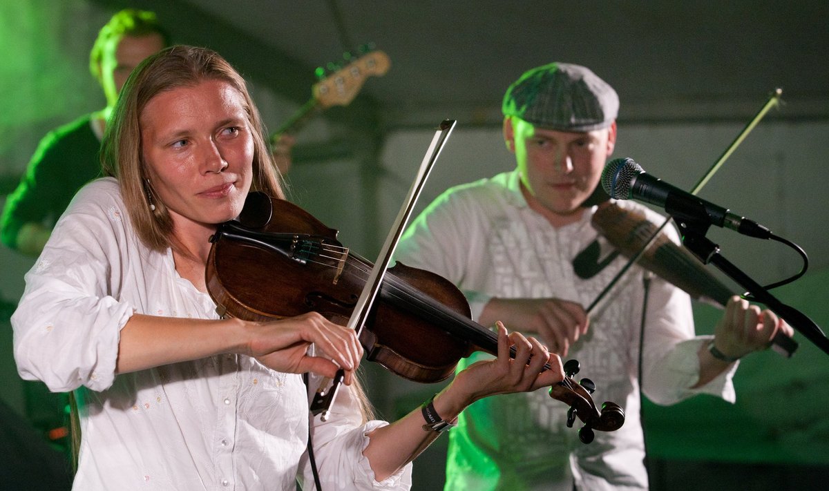 „Kontsert on meie tänu- ja tervituskummardus 30-aastaseks saavale Viljandi pärimusmuusika festivalile,“ ütleb Meelika Hainsoo.