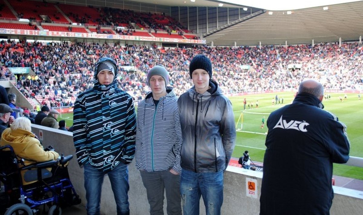 Magnus Karofeld, Mark Oliver Roosnupp ja Jan Kokla Sunderlandi kodustaadionil Stadium of Light.