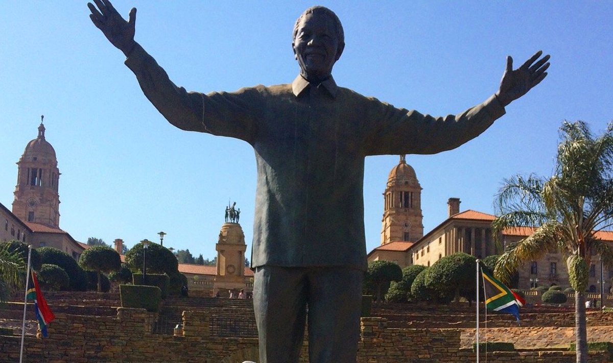 Markus Nelson Mandela kuju ees