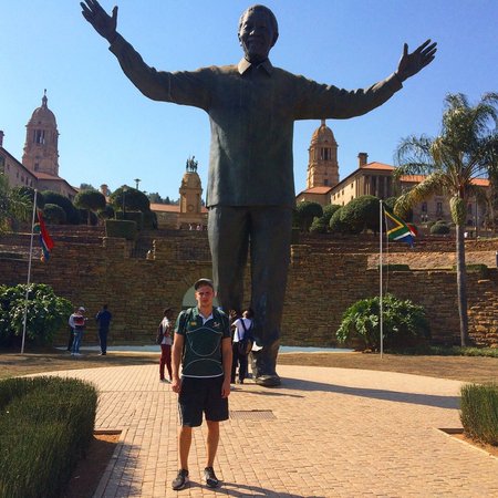 Markus Nelson Mandela kuju ees
