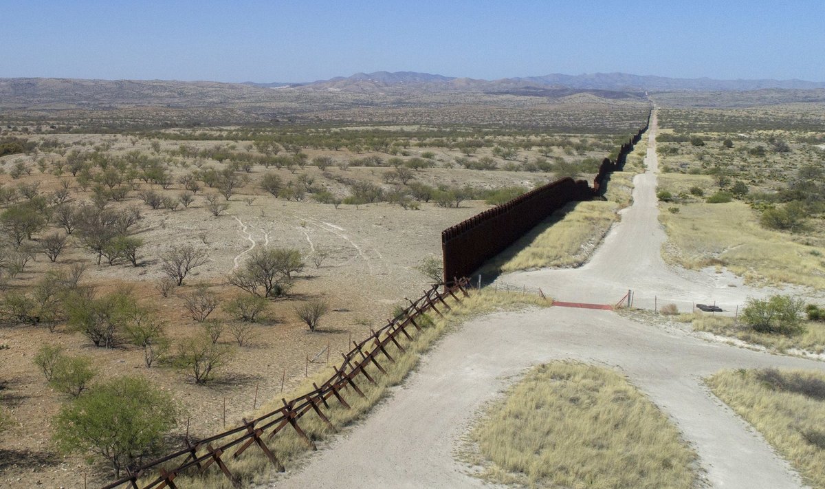 Droonifoto aiast USA ja Mehiko piiril