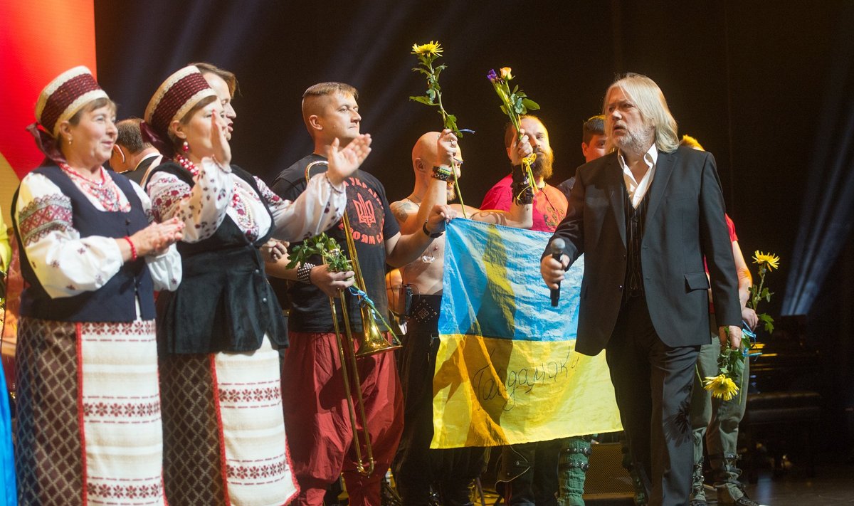 Üleeilsel Ukrainat toetaval heategevuskontserdil andis oma panuse ka Tõnis Mägi (paremal).