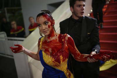 Protesteerija Cannes’i filmifestivalil