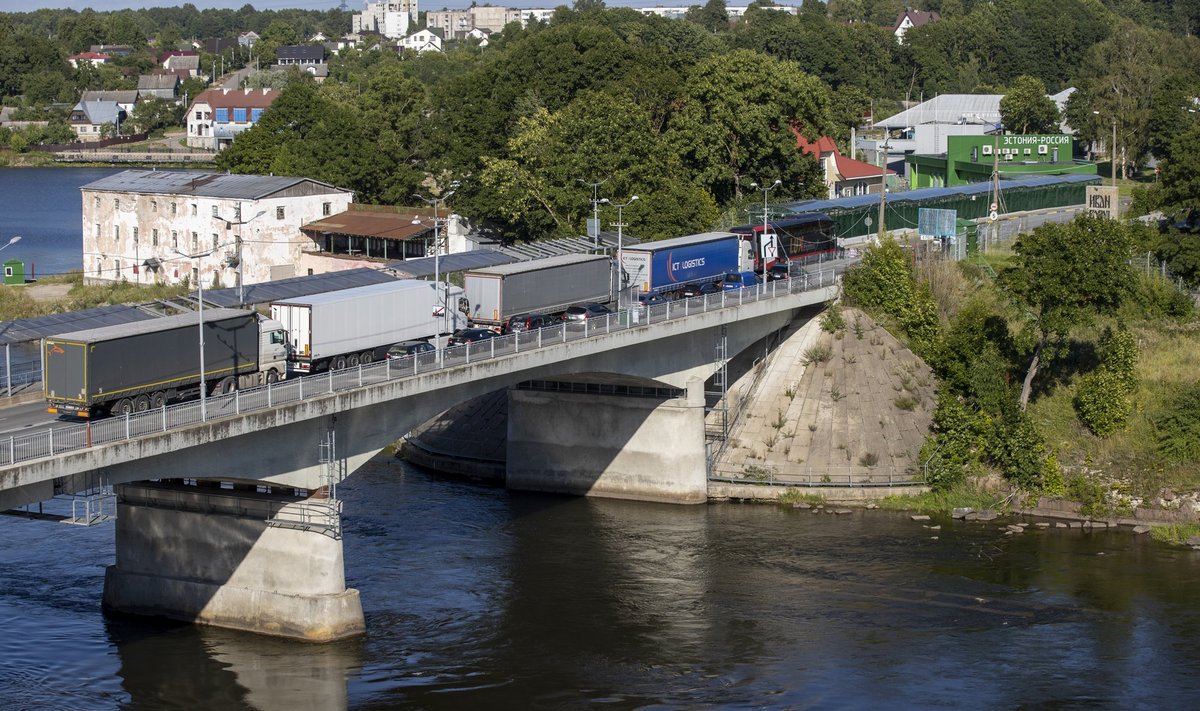 Infot väidetava piiripunkti sõidukitele sulgemise kohta kontrollitakse.