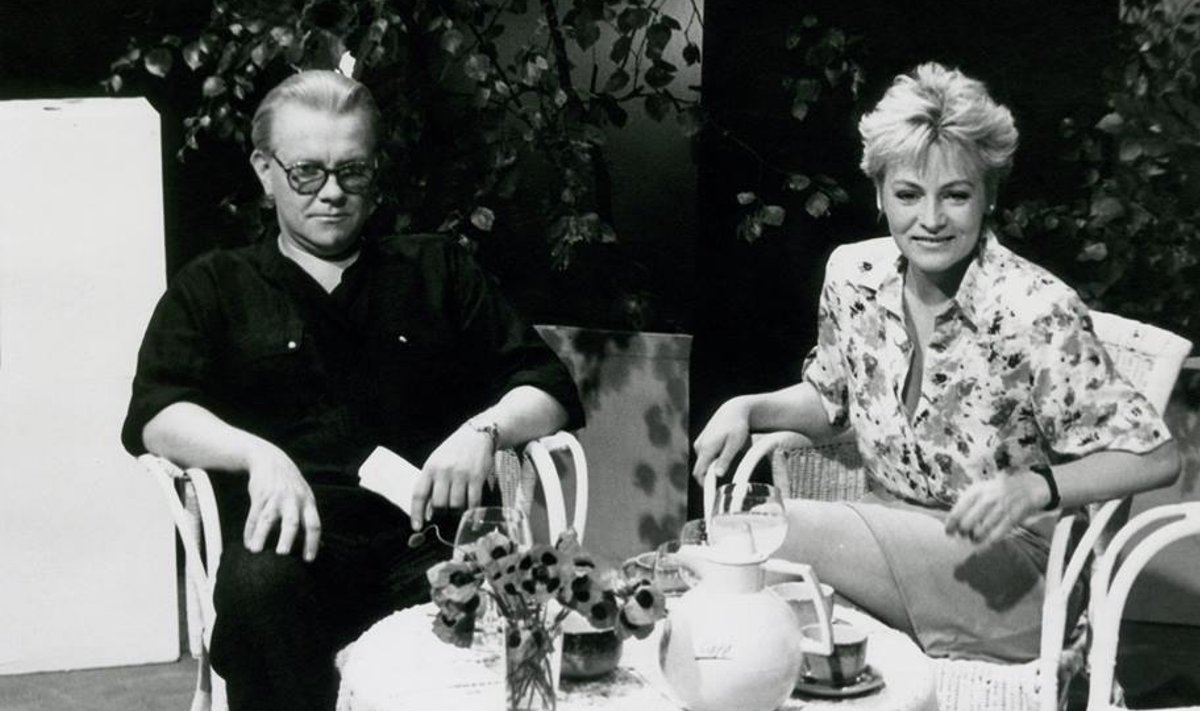 “Öö TV” 1990. aasta juunis. Saatejuht Reet Oja ning külalisena Andrus Vaarik.