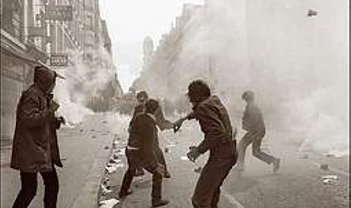 Tudengid Pariisis 1968: Jäädvustus mässumeelsete noorte kokkupõrgetest korrakaitsjatega ajaloolises maikuus 40 aastat tagasi. afp
