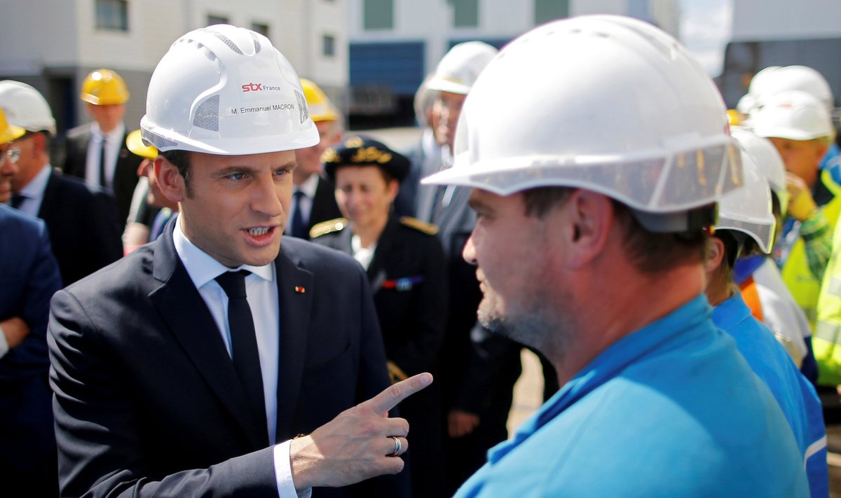 Prantsusmaa president Emmanuel Macron STX Les Chantiers de l Atlantique laevatehast külastamas.