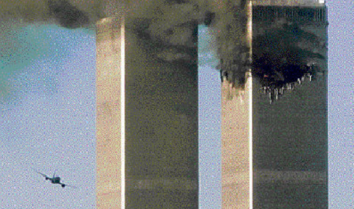 11. september 2001: teine kaaperdatud lennuk läheneb WTC teisele tornile.