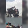VIDEO | Meeleheitel afgaanid upitavad Kabulis beebi üle okastraataia USA sõduritele