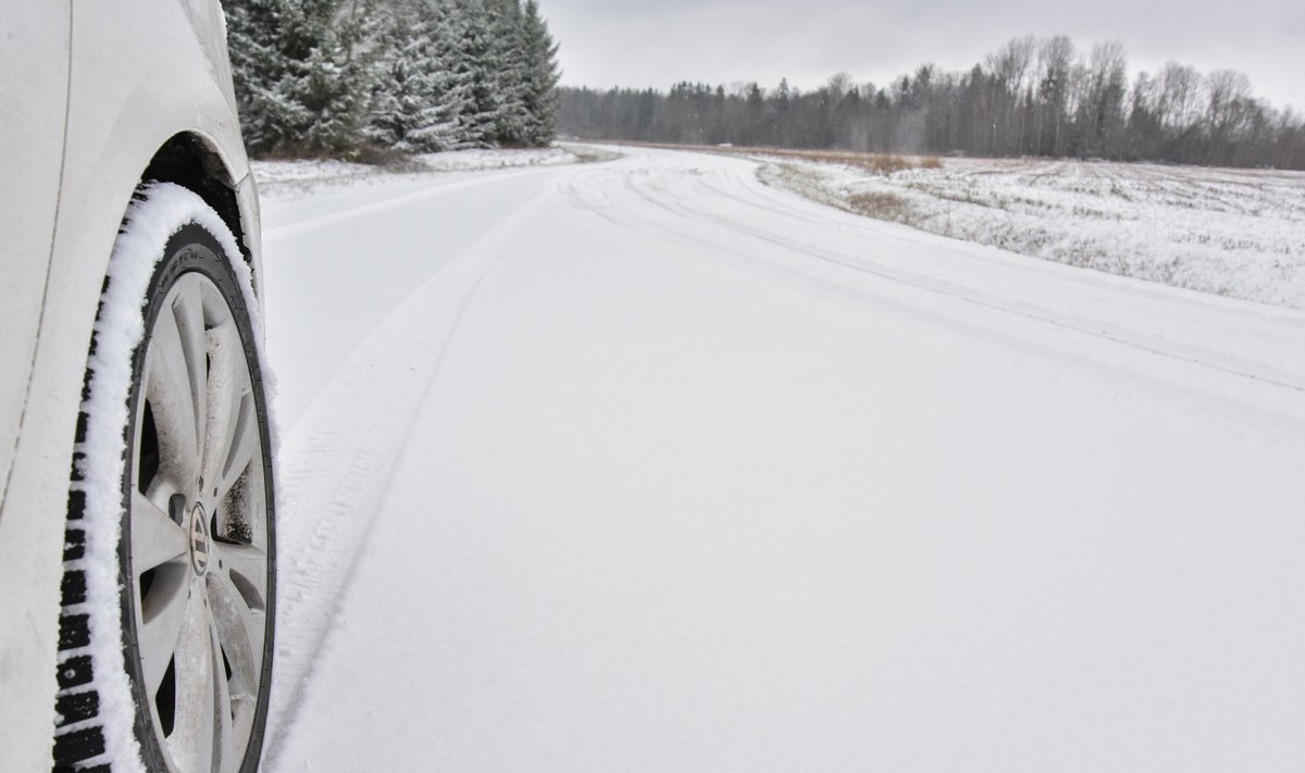 Kõrvalteed on lumised ja libedad. Olge ettevaatlikud ja võtke aeglasemalt!