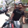 ВИДЕО | Индийская полиция бьет нарушителей карантина палками и заставляет ползать на четвереньках