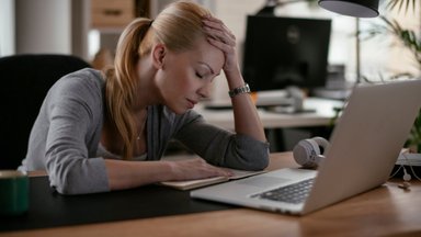 Kas tasub tööl rääkida oma eraelu muredest, mis halvavad su töövõimet? Tööpsühholoog soovitab, kuidas peaks juht kriisi sattunud töötajaga käituma
