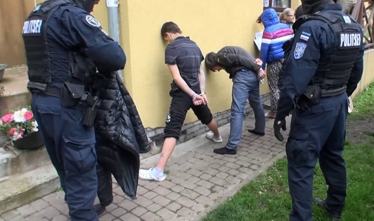 Kaader videost, mis tehti möödunud nädalal Põhja-Tallinnas Niidi 25 asuvas hooldekodus toimunud politseioperatsiooni ajal. 