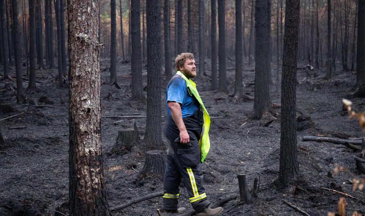 Sel suvel Vikipalus 200 hektaril möllanud tulekahju kustutamisel oli sadadest vabatahtlikest nagu Kaido Höövelson palju abi.