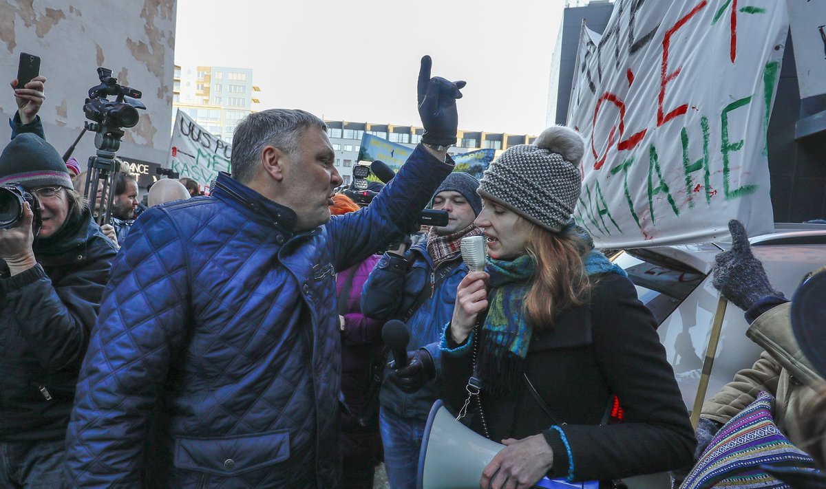 2016. aasta detsembris seisis toonane keskkonnaminister Marko Pomerants Tallinnas protestiüritusel metsakaitsjatega silm silma vastu.