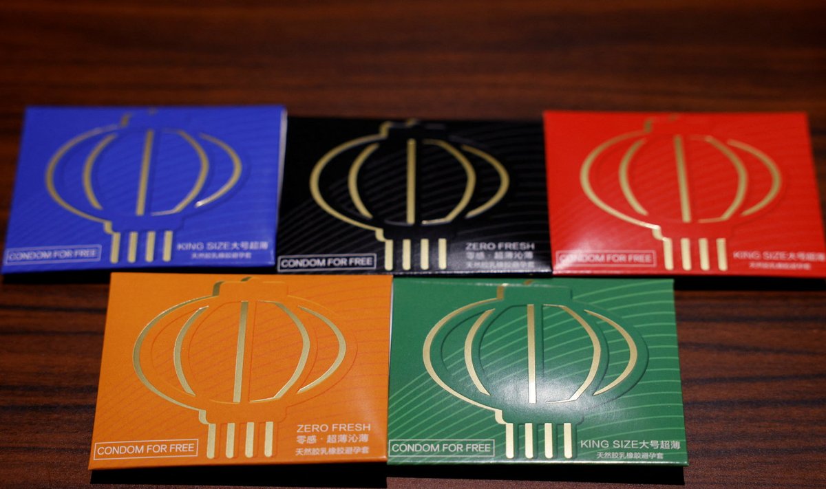 Sellistesse ümbrikutesse on peidetud Pekingi olümpia külalistele jagatatavad kondoomid.