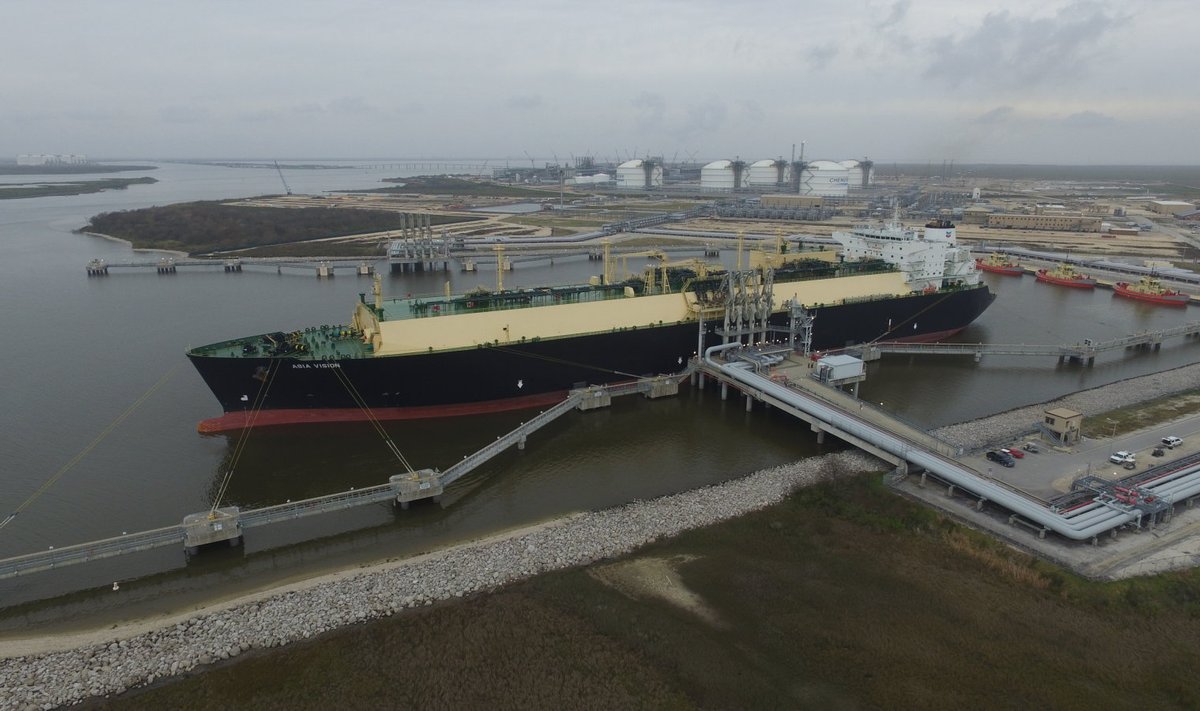 Esimese USAst eksporti mineva LNG tankeri laadimine Cheniere'i terminalis mullu veebruaris.