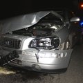 DELFI FOTOD: BMW ja Volvo kokkupõrkes sai viga 18-aastane noormees