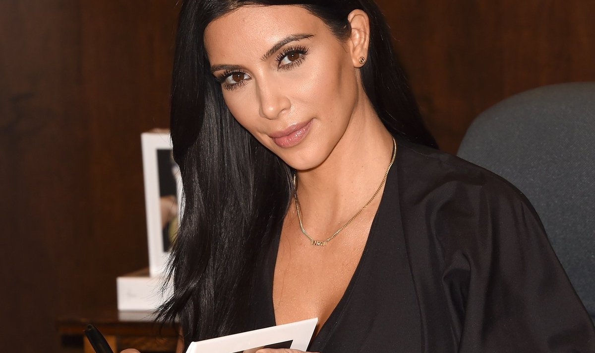 Kim Kardashian raamatu "Selfish" esitlusel