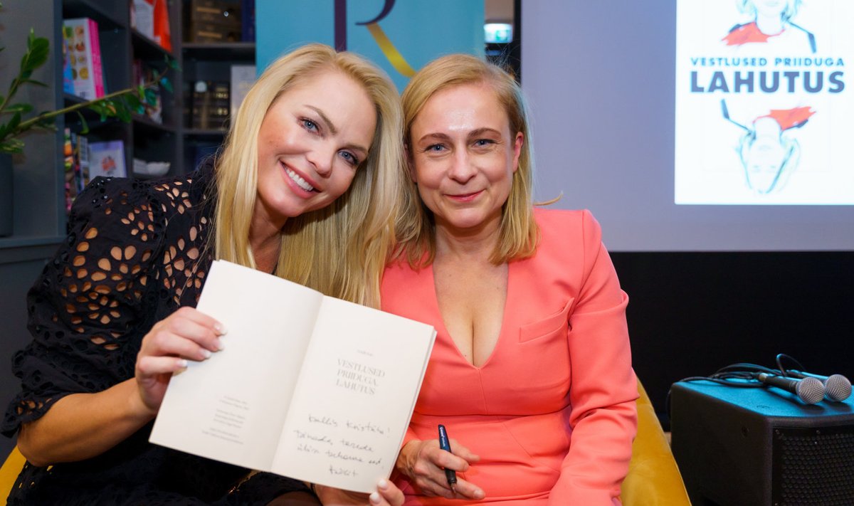 Kristiina Heinmets ja Heidit Kaio viimase raamatuesitlusel 2021 oktoobris.