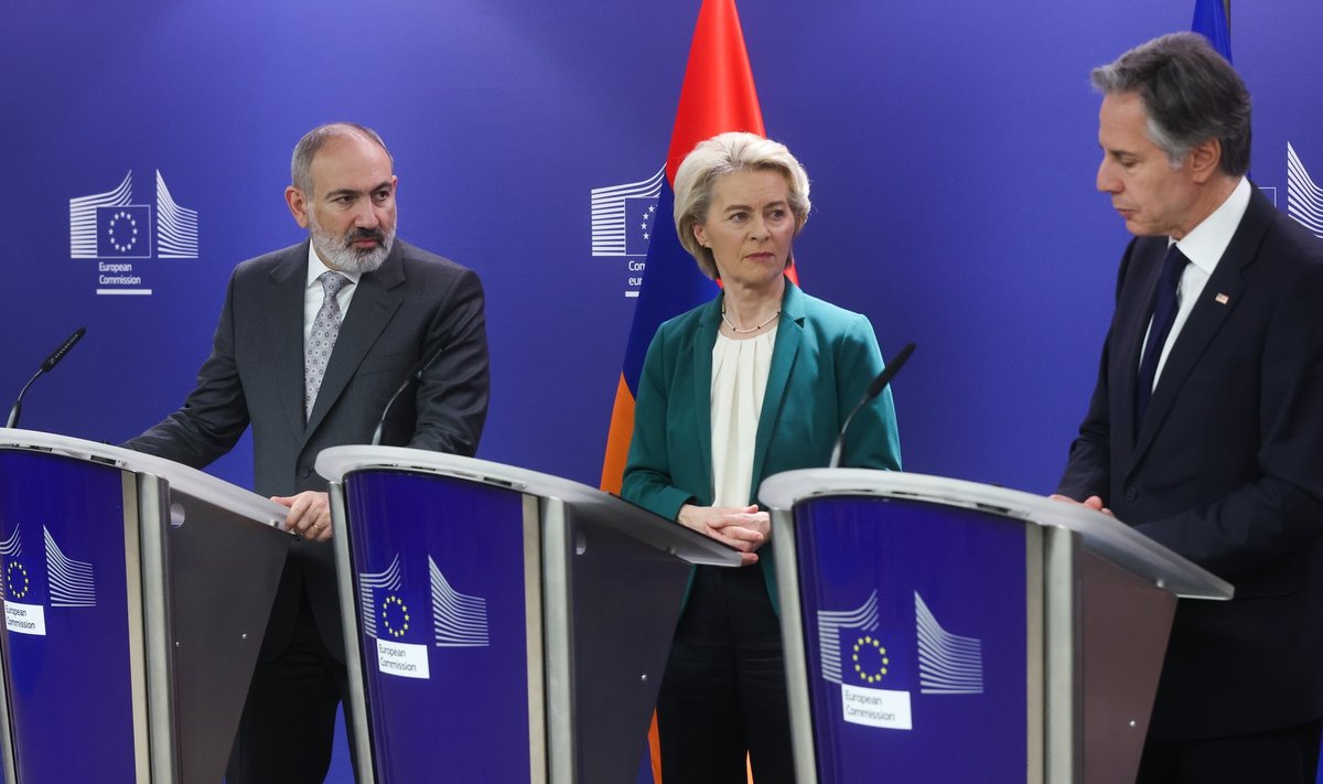 Armeenia peaminister Nikol Pašinjan, Euroopa Komisjoni president Ursula von der Leyen ja USA välisminister Antony Blinken ühisel pressikonverentsil.