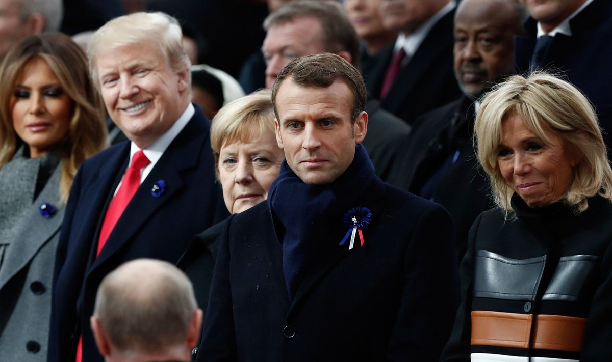 Üks riigipäid, keda USA president Donald Trump pole Twitteris nuhelnud, on Vene riigipea Vladimir Putin (fotol seljaga). Trumpi kõrval seisev Saksa liidukantsler on oma jao kätte saanud, nüüd on järg Prantsuse presidendi Emmanuel Macroni käes (paremalt teine). Esimese maailmasõja Pariisi mälestusüritusel tehtud pildi paremal äärel on Brigitte Macron ja vasakul Melania Trump.
