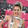 FOTOD: Miley Cyrus 23! Disney lapsstaarist vulgaarseks diivaks