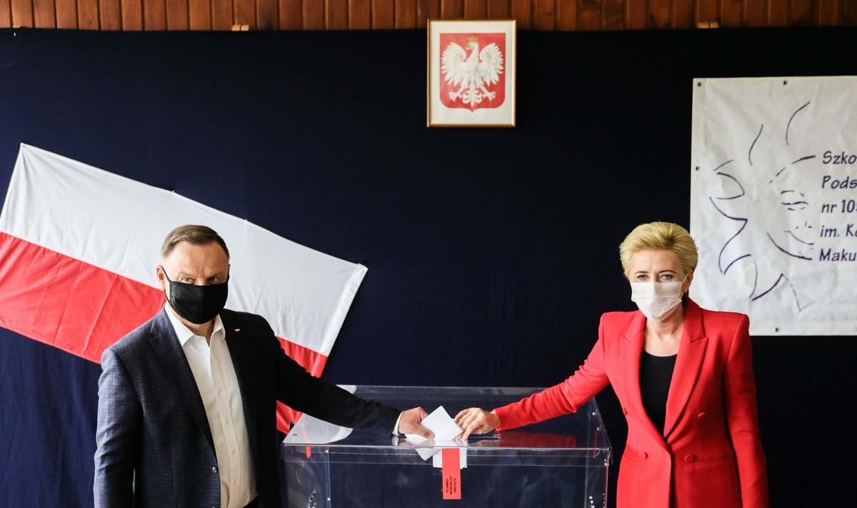 Poola president Andrzej Duda abikaasa Agata Kornhauser-Dudaga valimistel.