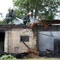FOTOD: Saaremaal põles ühekorruseline puidust elumaja