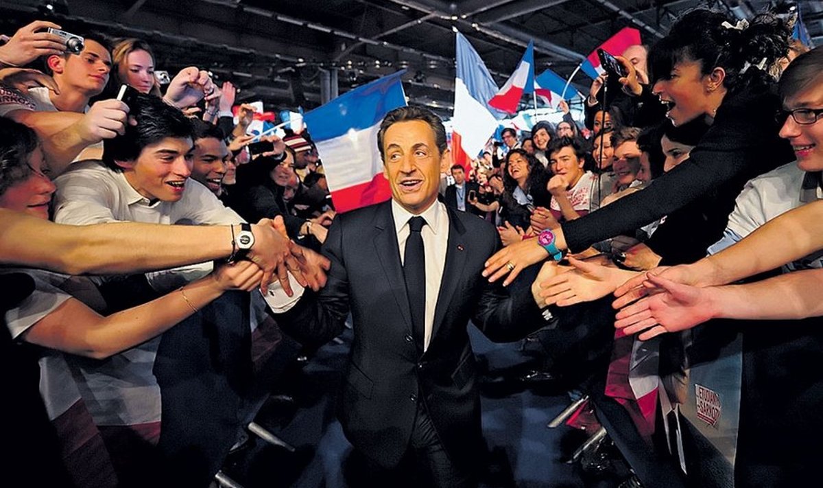 Nicolas Sarkozy poolehoidjate haardes kampaaniaüritusel Pariisi eeslinnas Villepinte’is, kus osales kuni 70 000 inimest.