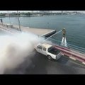 Ulmest tegelikkusse: Dubai tuletõrjuja lendab tulekolde kõrvale justkui mesilane õiele