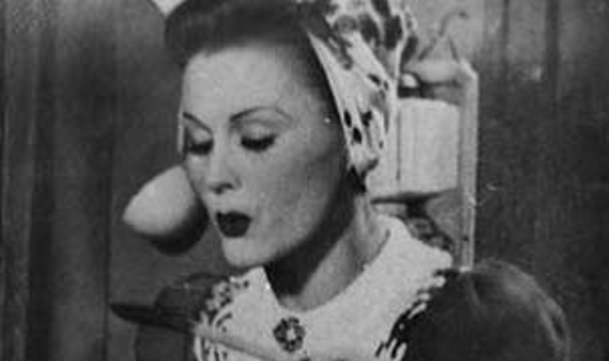 Ungari päritolu saksa filmidiiva Marika Rökk 1943. aasta trofeefilmis „Minu unelmate tütarlaps“.
