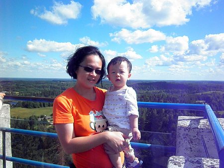 Mälestusi Eestist: Ng Shi Ing koos poeg Beniga Munamäe tipus