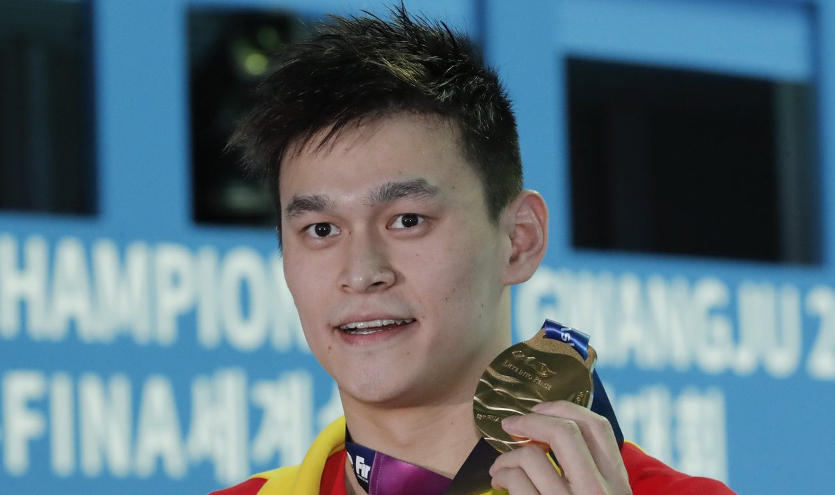 Sun Yang 2019. aastal Lõuna-Koreas MM-i 200 meetri vabaujumise kuldmedaliga.