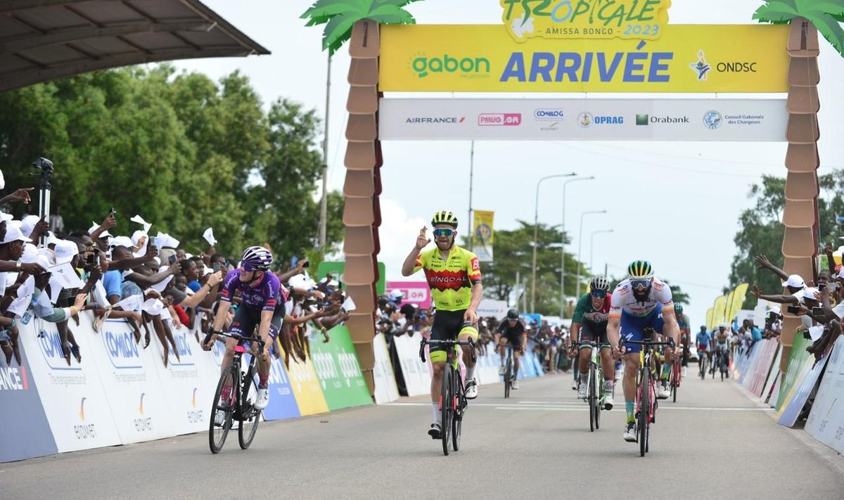 Karl Patrick Lauk (kollases) võitis La Tropicale Amissa Bongo velotuuri kuuenda etapi