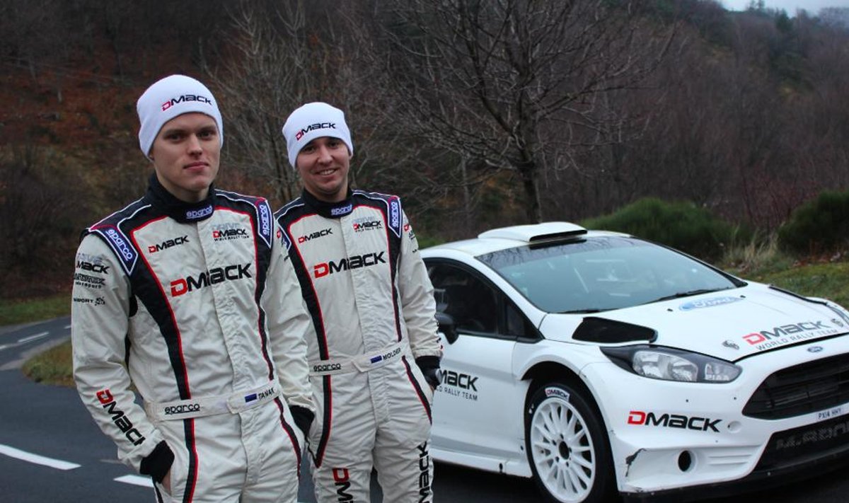 Ott Tänak (vasakul) ja Raigo Mõlder on DMACK-i autoga hooaja alguseks ja Monte Carlo ralliks valmis.