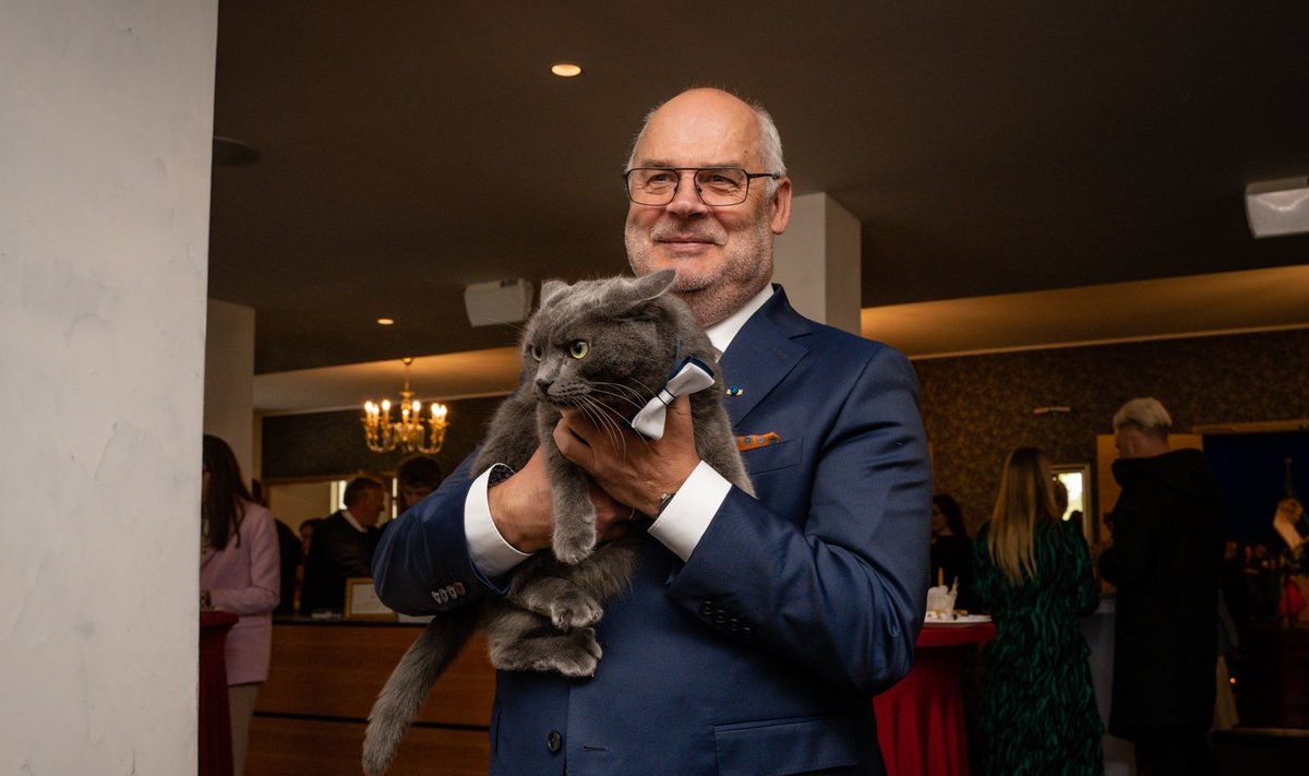 3. septembril tervitas kass Hurmur Mustvees president Alar Karist, kes tuli üle andma selle aasta Eesti kaunimate kodude tiitleid.