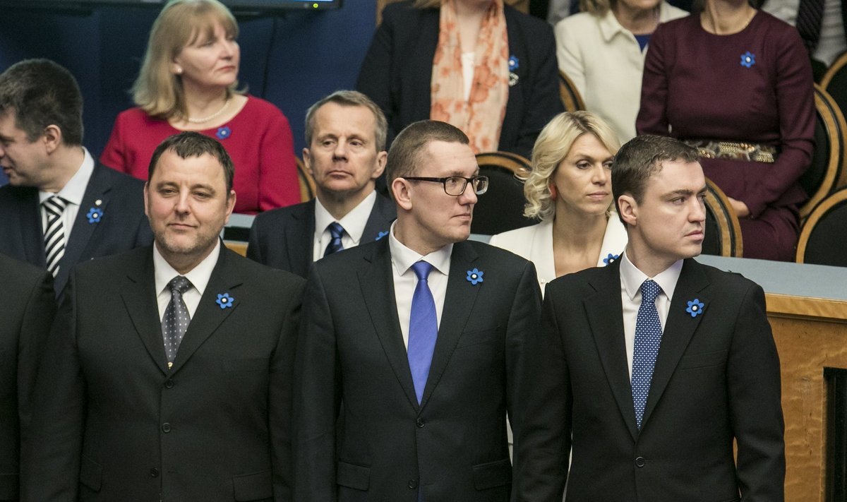 Uus valitsus andis Riigikogu ees ametivande 09.04.2015