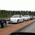 ВИДЕО: Финские автолюбители часами стояли в очереди за дешевым бензином