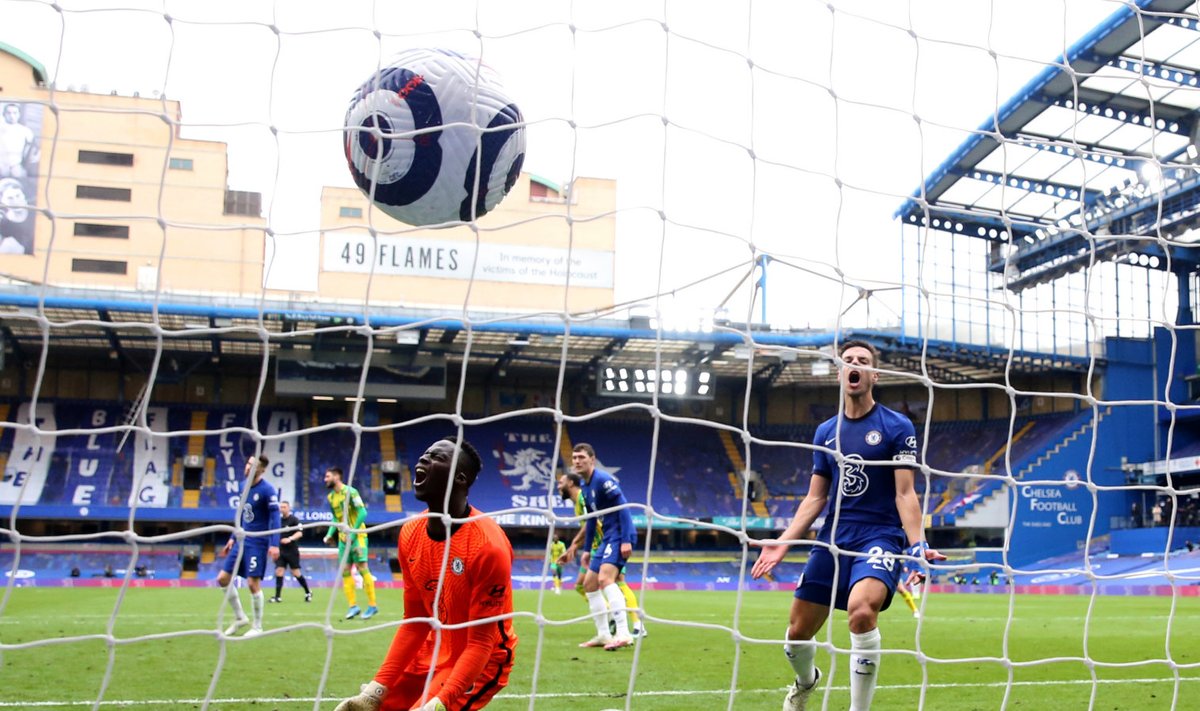 Chelsea väravavaht Edouard Mendy ja kapten Cesar Azpilicueta pärast West Bromwichi järjekordset väravat.