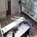 ВИДЕО | Военные РФ ограбили магазин в Курской области